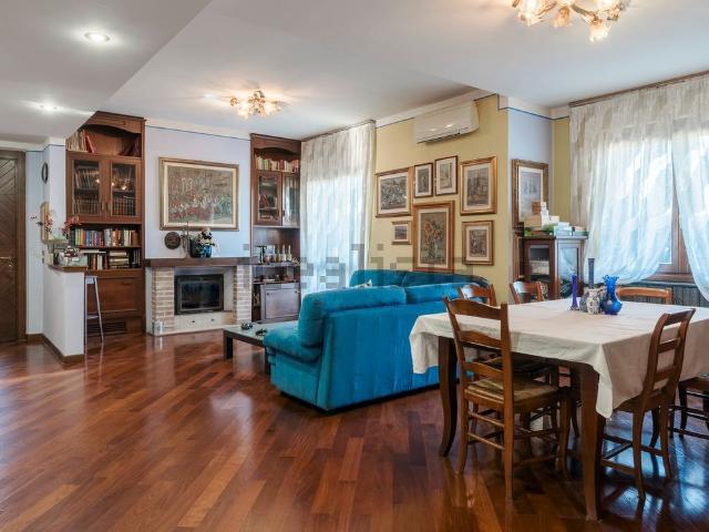 Casa in vendita a Desenzano Del Garda, Brescia