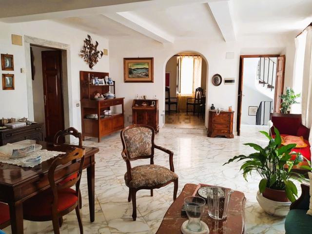 Casa in vendita a Carrara, Toscana