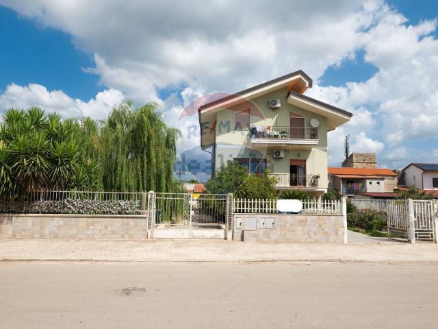 Casa in vendita a Carinola, Campania