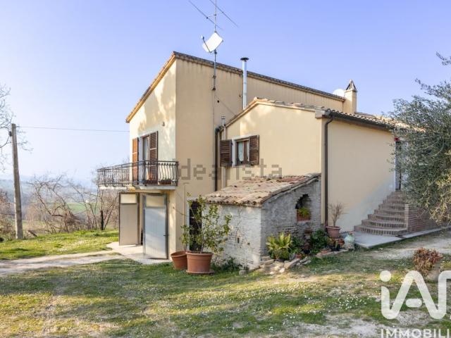 Casa in vendita a Montevecchio, Marche