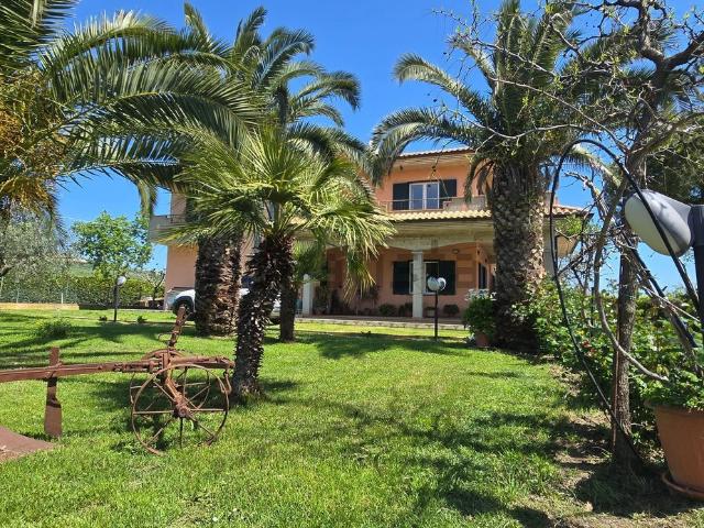 Casa in vendita a Colle di Sale, Città Sant'angelo