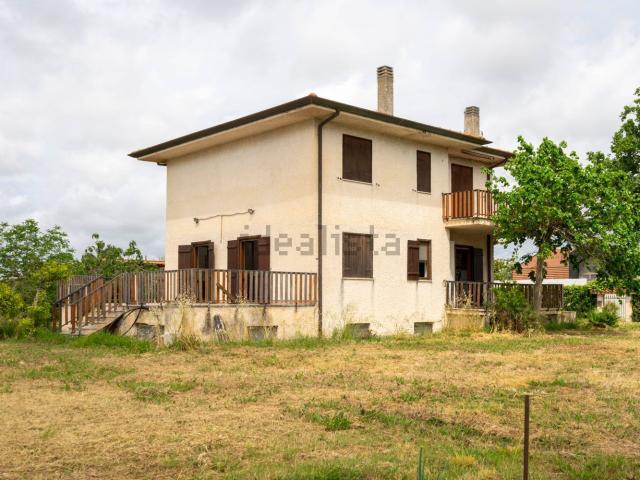 Casa in vendita a Latina, Lazio