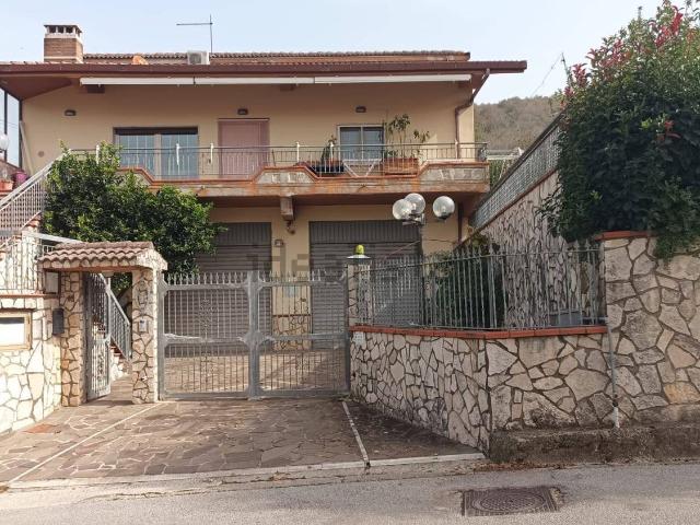 Casa in vendita a Contrada, Campania