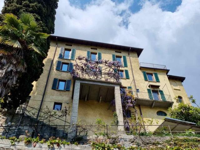 Casa in vendita a Moltrasio, Lombardia