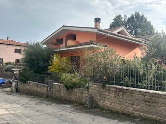 Casa in vendita a Alatri, Lazio