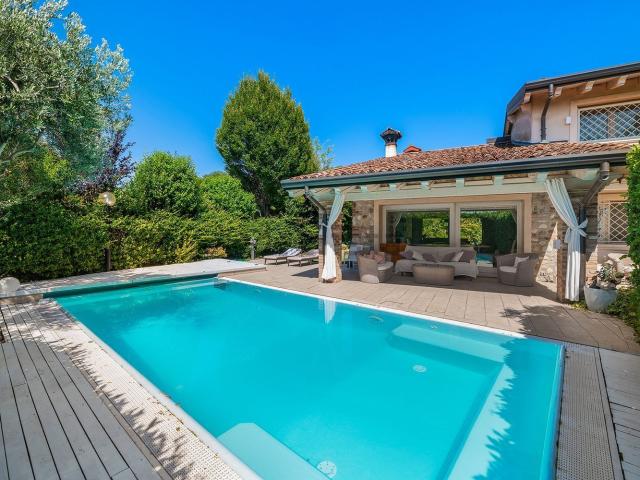 Casa in vendita a Lonato, Lombardia