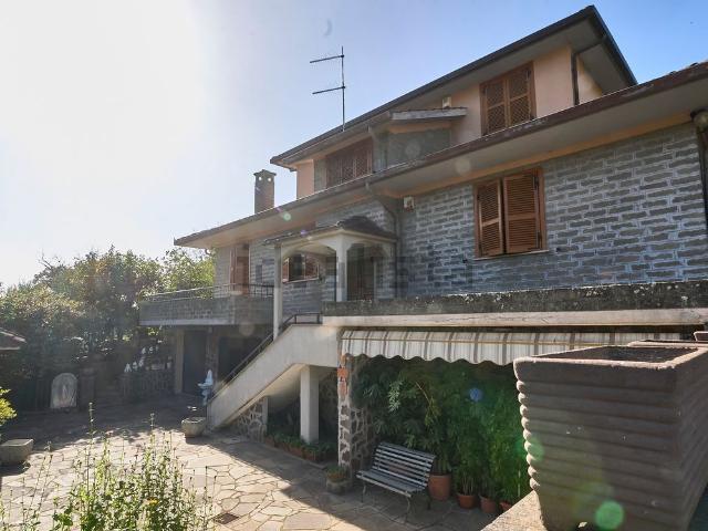 Casa in vendita a Ronciglione, Lazio