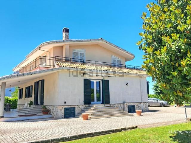 Casa in vendita a Frosinone, Lazio