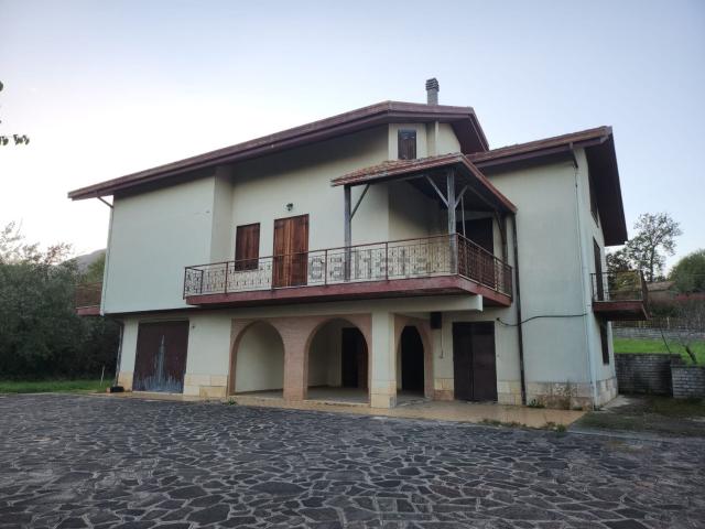 Casa in vendita a Patrica, Lazio