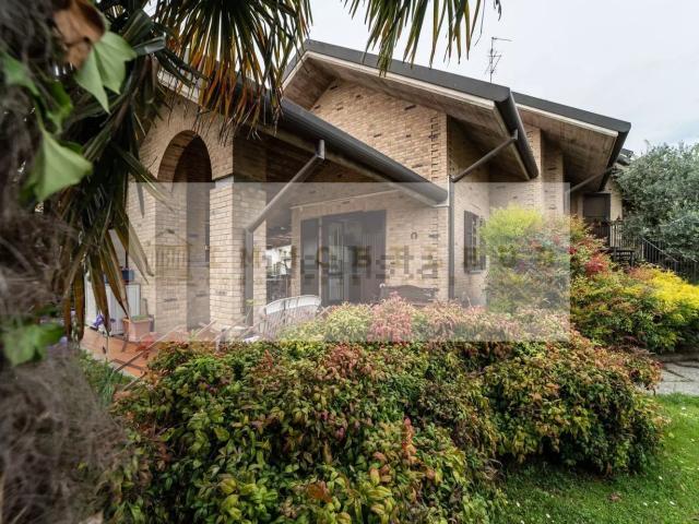 Casa in vendita a Cogliate, Lombardia
