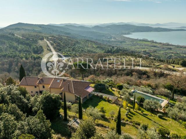 Casa in vendita a Passignano Sul Trasimeno, Umbria