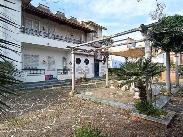 Casa in vendita a Minturno, Lazio