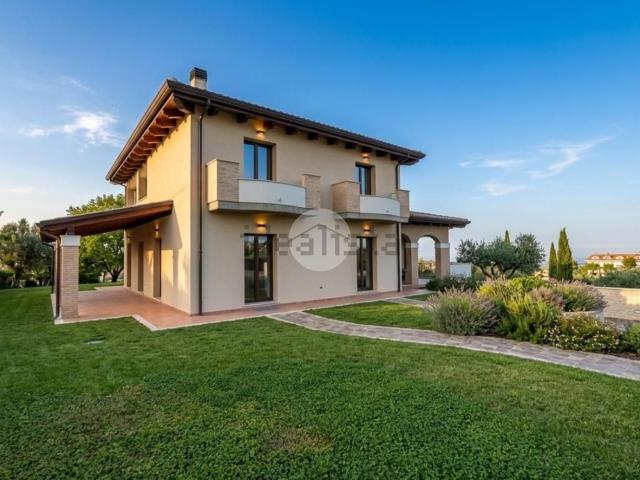 Casa in vendita a Città Sant'angelo, Abruzzo