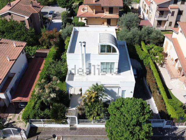 Casa in vendita a Quartiere delle nazioni, Pineto