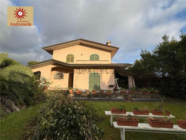 Casa in vendita a Tonfano, Toscana
