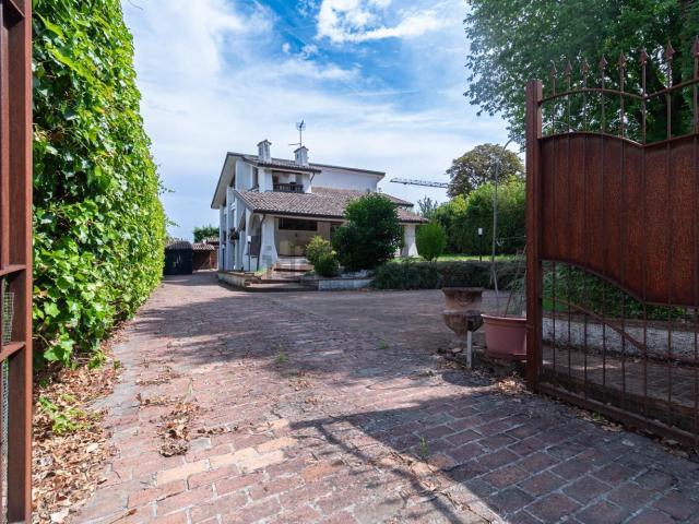 Casa in vendita a Lesignano De' Bagni, Reggio Emilia