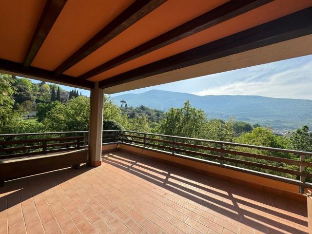 Casa in vendita a Santa Lucia, Prato