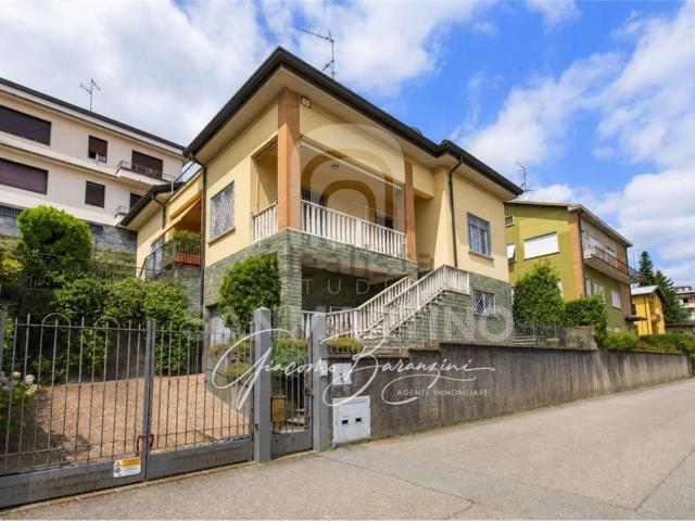 Casa in vendita a Biumo Superiore, Varese