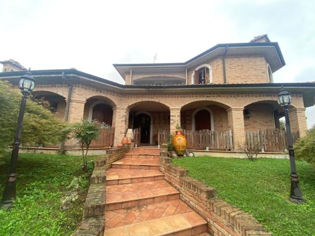 Casa in vendita a Vellezzo Bellini, Lombardia