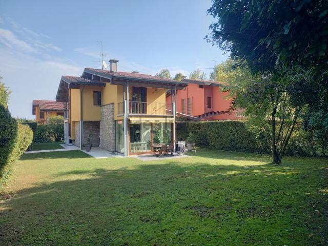 Casa in vendita a Desenzano Del Garda, Brescia