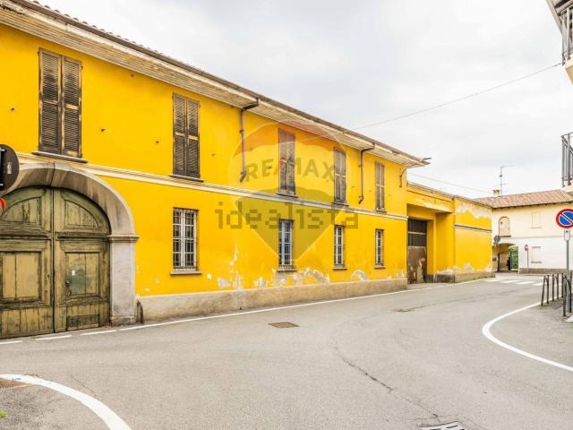 Casa in vendita a Ferno, Lombardia