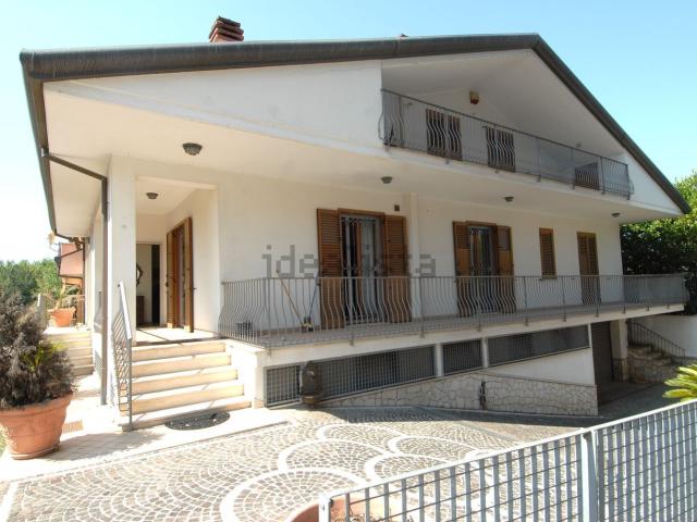 Casa in vendita a Frosinone, Lazio