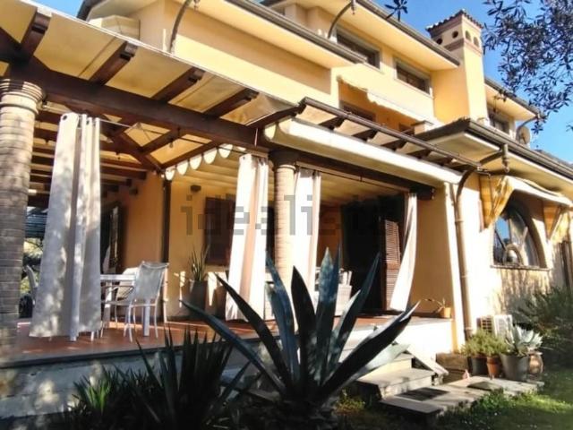 Casa in vendita a Montignoso, Toscana