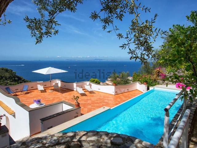 Casa in vendita a Massa Lubrense, Campania