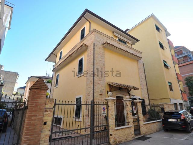 Casa in vendita a Albula centro, Marche