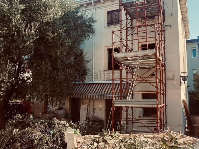 Casa in vendita a Sud, Brenzone