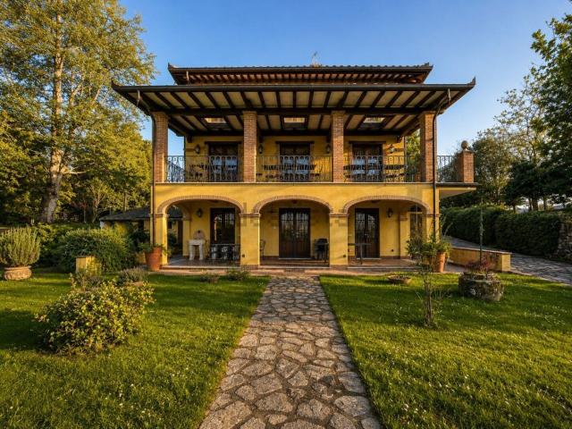 Casa in vendita a Camaiore, Toscana
