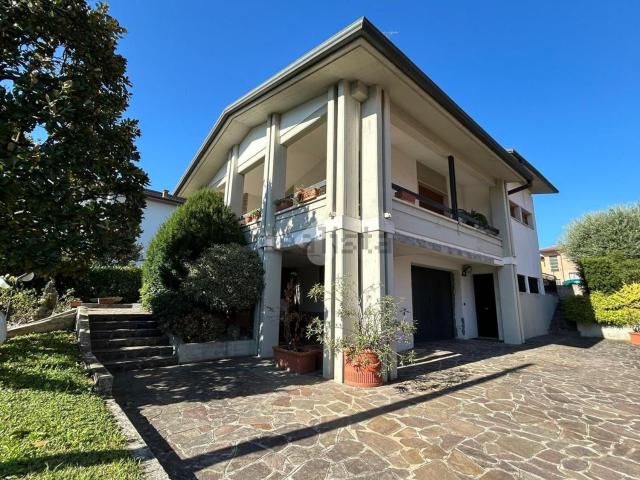Casa in vendita a Rivoltella del Garda, Desenzano Del Garda