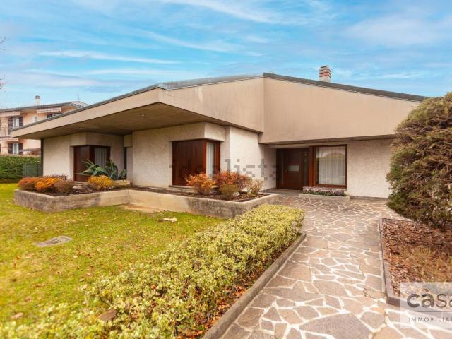 Casa in vendita a Lissago, Varese