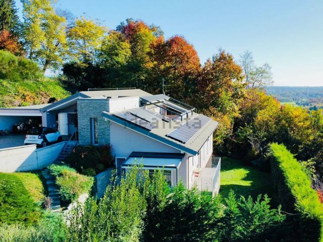 Casa in vendita a Oltrona San Mamette, Lombardia