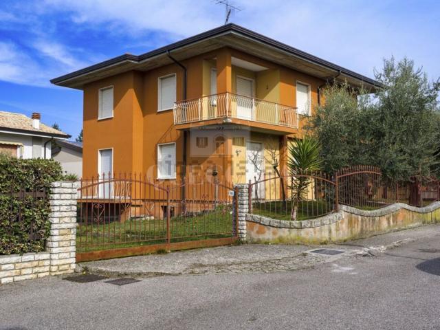 Casa in vendita a Rivoltella del Garda, Desenzano Del Garda