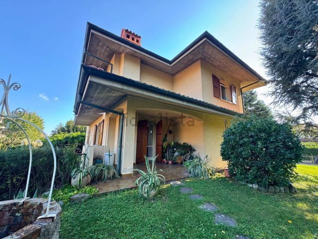Casa in vendita a Azzano San Paolo, Lombardia