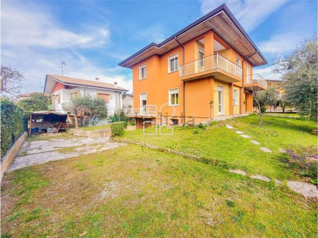 Casa in vendita a Rivoltella del Garda, Desenzano Del Garda