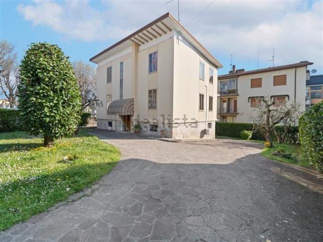 Casa in vendita a Desenzano Del Garda, Lombardia