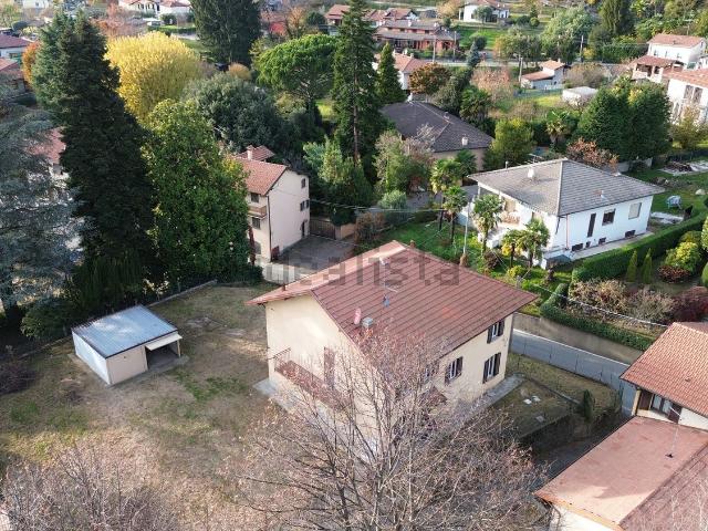 Casa in vendita a Canton d'Oro, Caravate