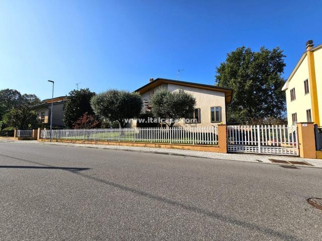 Casa in vendita a Borgo Virgilio, Cerese
