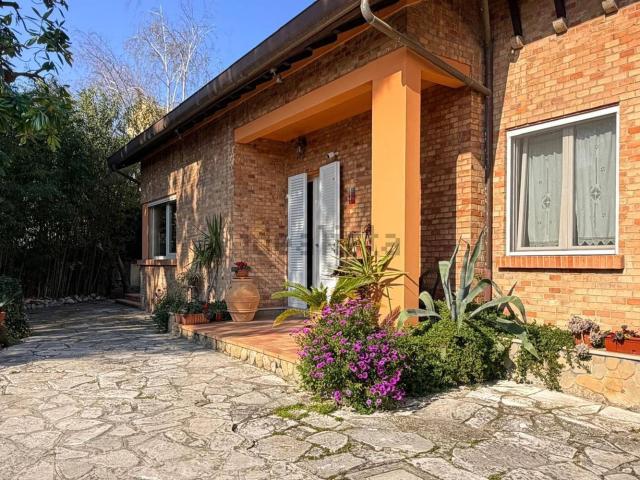 Casa in vendita a Centro Storico, Marche