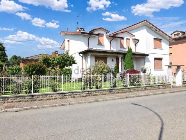 Casa in vendita a Besurica, Piacenza