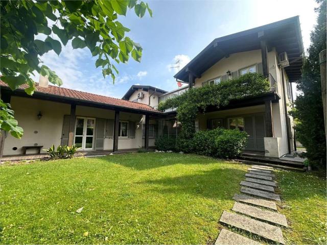 Casa in vendita a Travedona Monate, Lombardia
