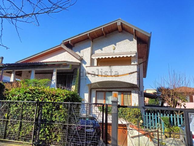 Casa in vendita a Rozzano, Lombardia