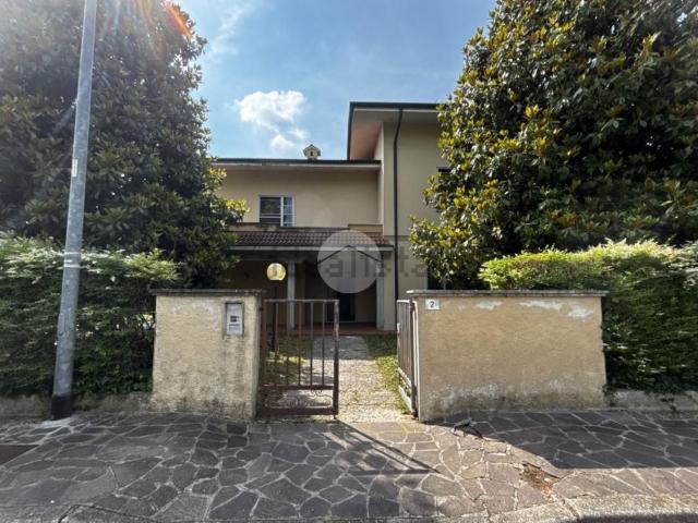 Casa in vendita a Borgo Virgilio, Cerese