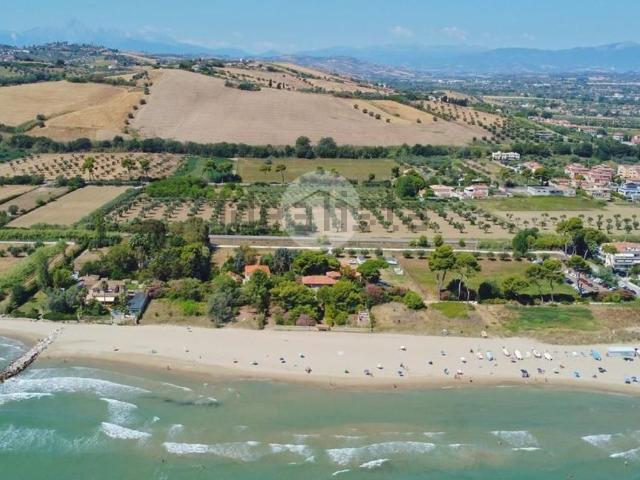 Casa in vendita a Roseto Degli Abruzzi, Abruzzo