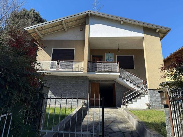 Casa in vendita a Mercurago, Arona