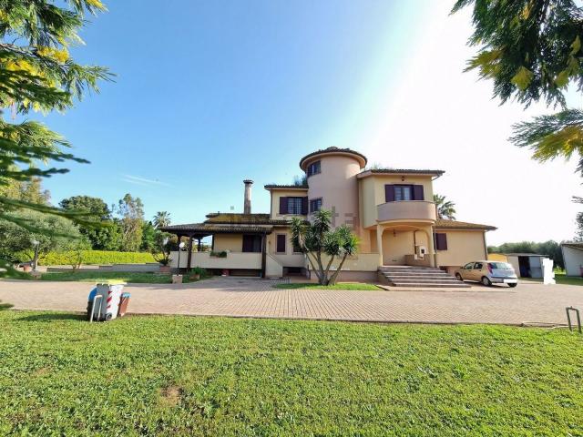 Casa in vendita a Latina, Lazio