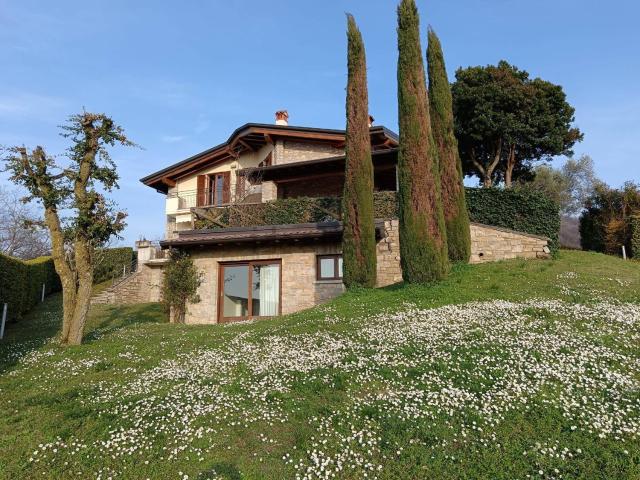 Casa in vendita a Carobbio Degli Angeli, Lombardia