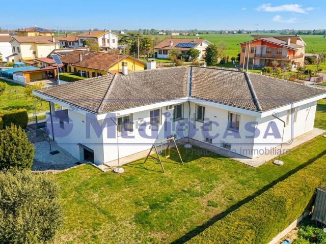 Casa in vendita a Sarzano, Rovigo